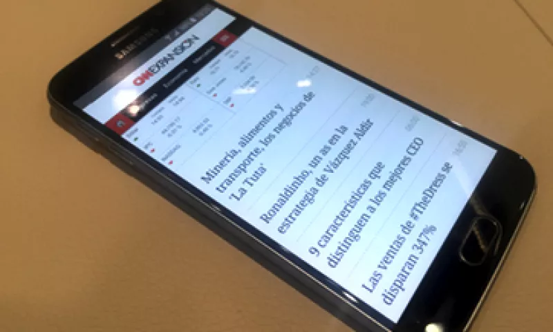 Los nuevos Galaxy tienen un diseño elegante y varias mejoras, pero Samsung sacrificó ciertas opciones para su desarrollo (Foto: CNN Expansión)