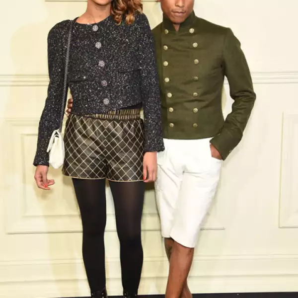 Helen Lasichanh y Pharrell llegaron juntos a la velada, misma que fue amenizada por el cantante.