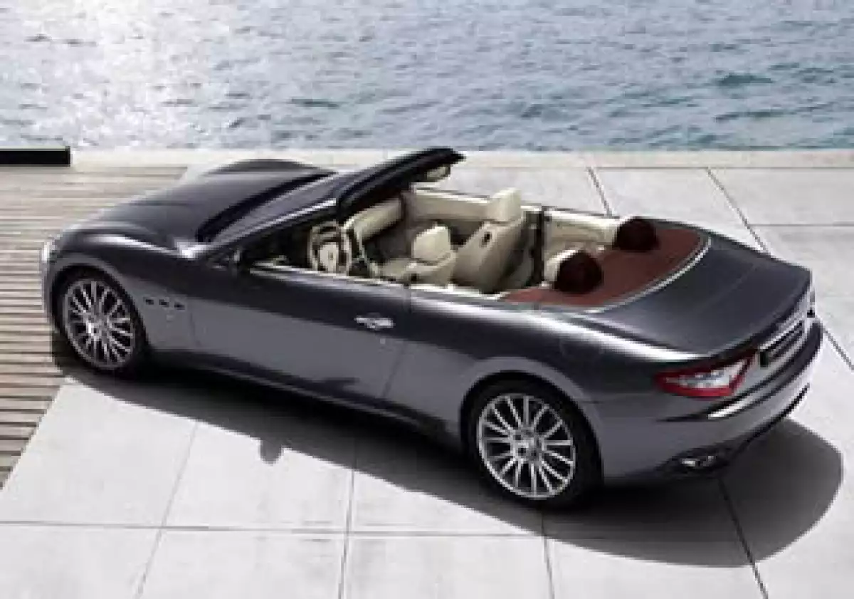 Cuenta con sistemas de comunicación, tecnología de punta, vestiduras sobrias en piel y detalles en aluminio pulido. (Foto: Autocosmos)