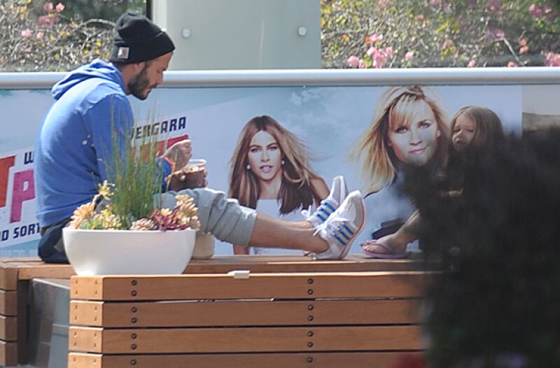 David por momentos jugaba con Harper, quien ansiosa quería probar el postre.