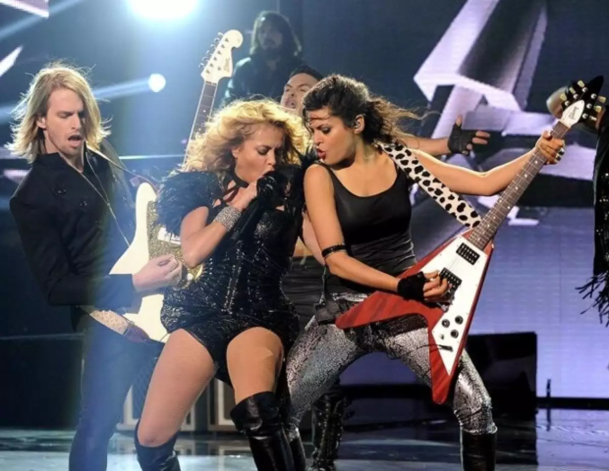 Paulina contagió de energía a los asistentes al foro de "X-Factor".