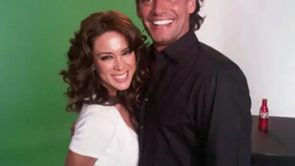 La guapa Jacky subió esta imagen donde aparece junto a Christian de la Fuente y dijo: “Seguimos trabajando! @iamdelafuente me molesta muchooo! Defiendanme! Jajaja.”