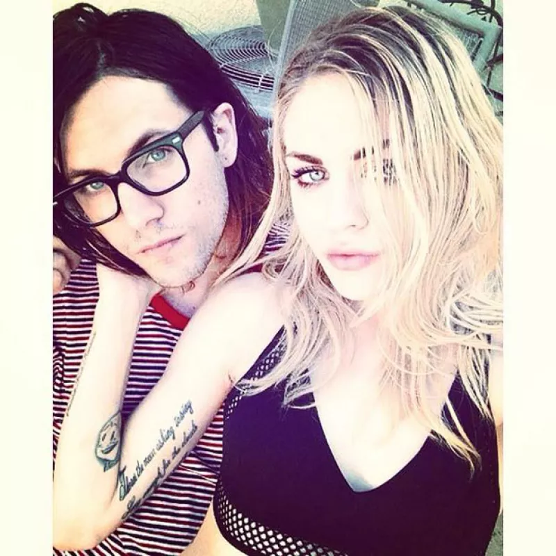 Con una ceremonia íntima y secreta, Frances Bean Cobain unió su vida al intérprete Isaiah Silva, que curiosamente tiene un fuerte parecido al cantante Kurt Cobain.