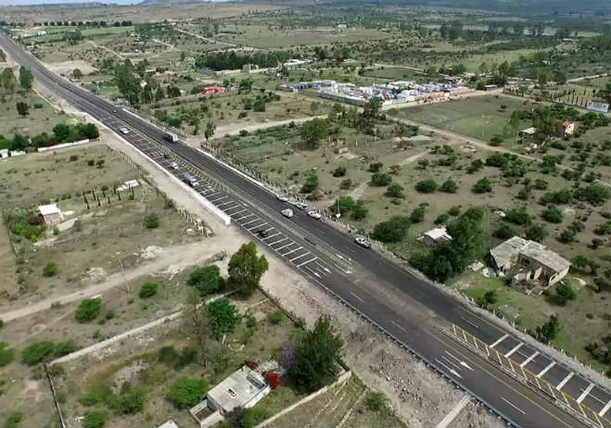 Carreteras Le�n-Lagos de Moreno y Guadalajara-Zapotlanejo 2