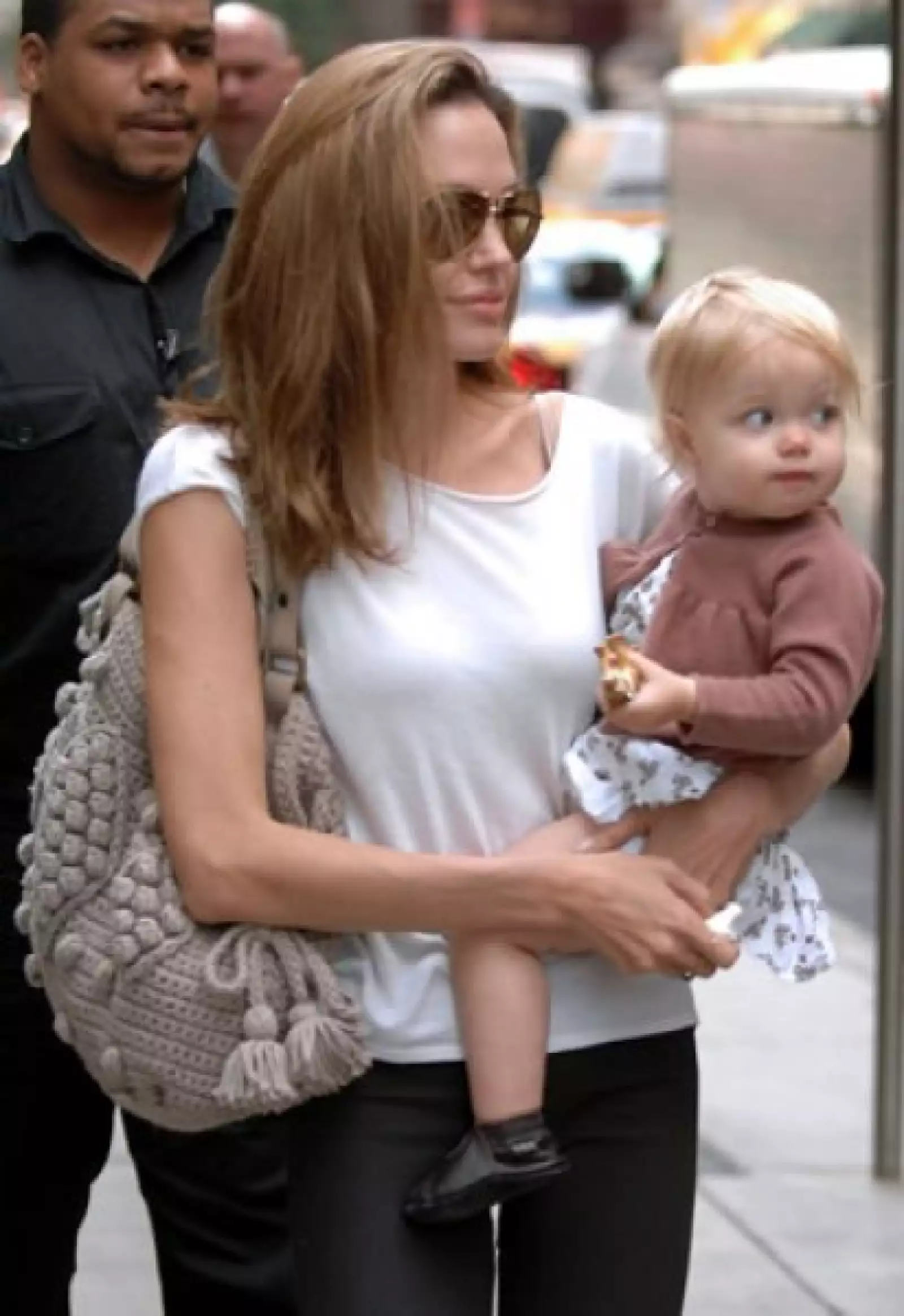 Shiloh fue la primera hija biológica de Brad Pitt y Angelina Jolie. En todo momento, Shiloh ha sido asediada por los fotógrafos.