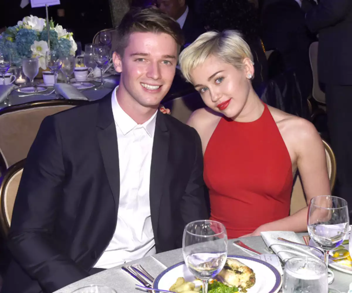 Todo parece indicar que Patrick Schwarzenegger ha iniciado un romance con la modelo Abby Champion, a casi un año de terminar con la cantante.