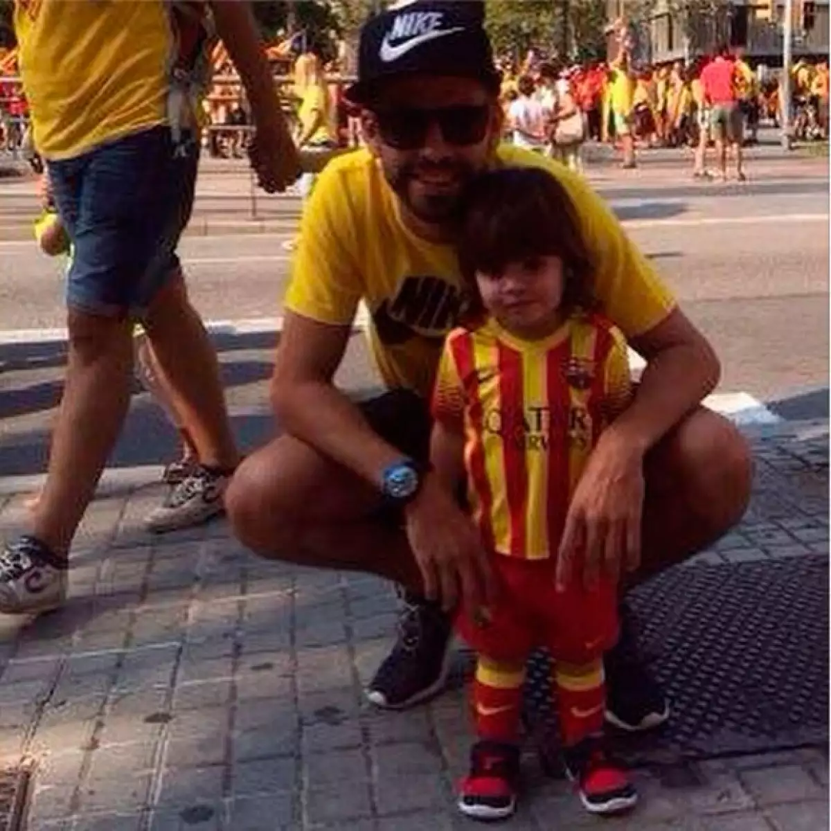 El futbolista compartió imágenes de su presencia en los festejos y manifestaciones para exigir la separación de Cataluña de España.