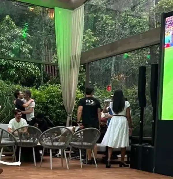 Harry Styles y Chris Pine abrazándose en Brasil