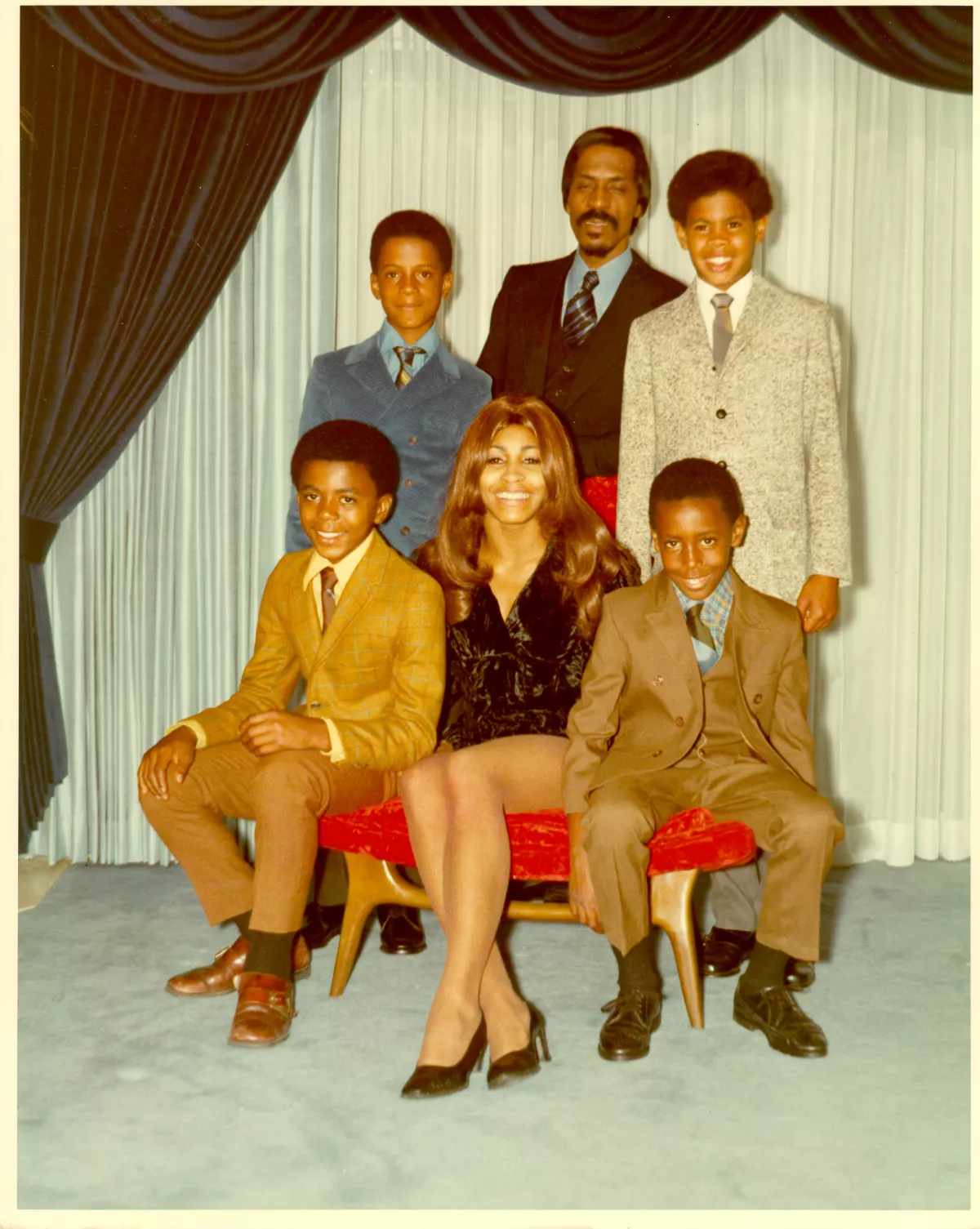 Ike y Tina Turner con sus hijos.