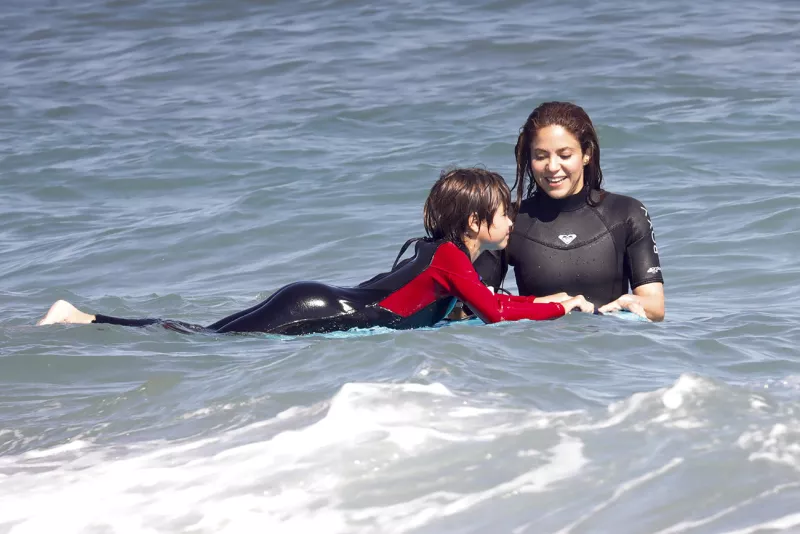 PREMIUM EXC Shakira, kids