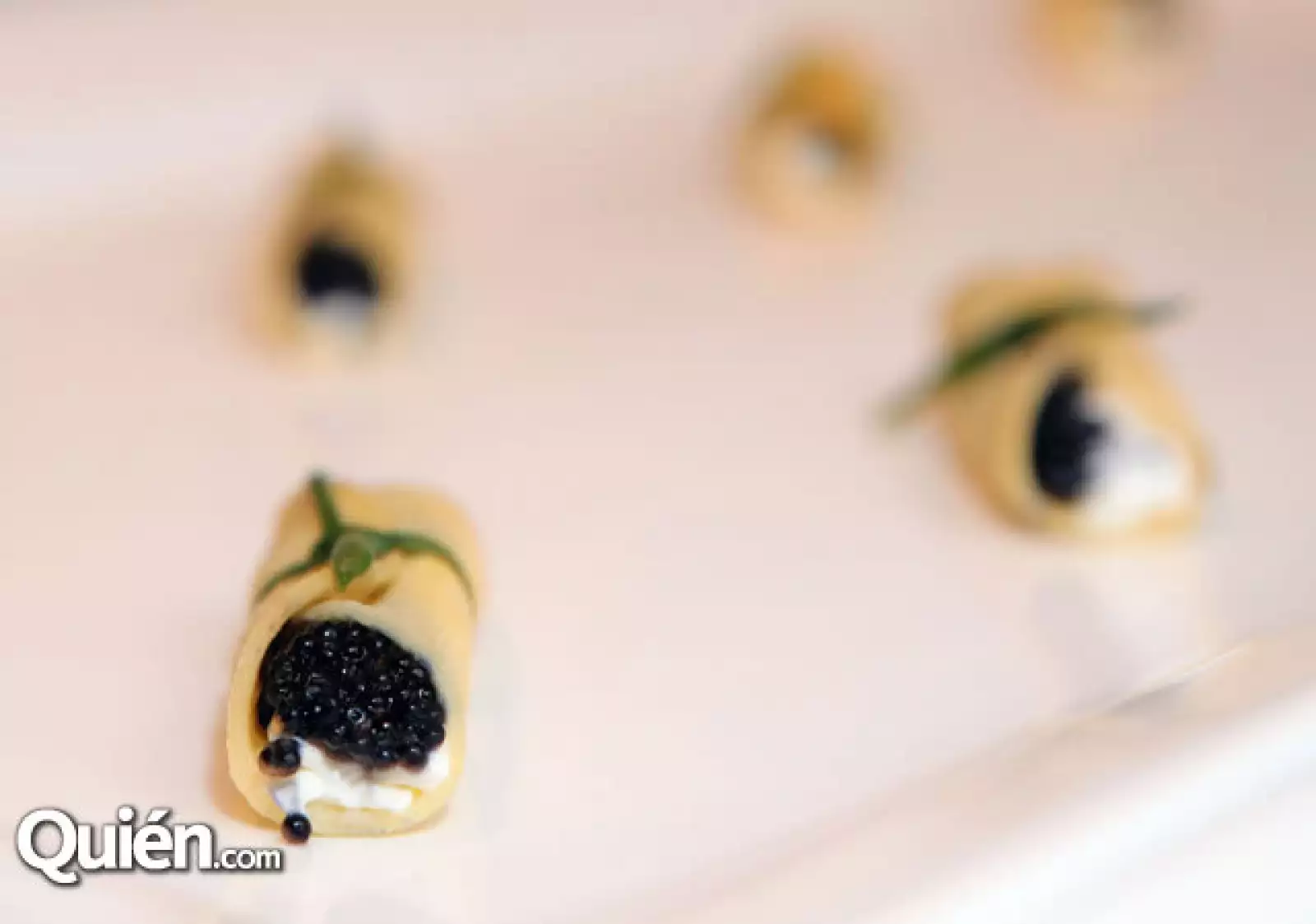 Mini crepas de caviar