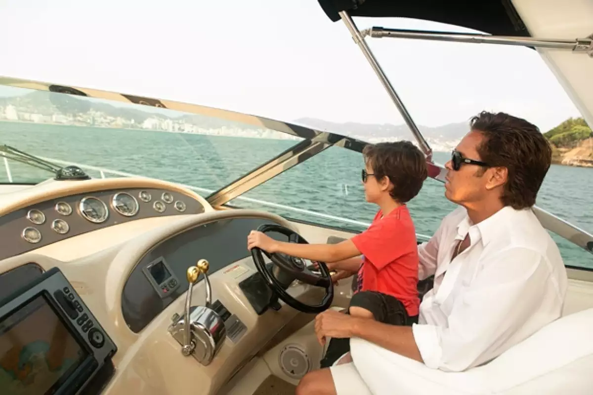 Roberto compartió que a su hijo y a él les gusta salir en yate y hablar de coches.