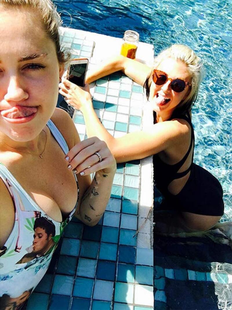 A través de una foto compartida en su cuenta de Instagram, la cantante mostró una argolla en el dedo anular izquierdo que ha generado especulaciones.