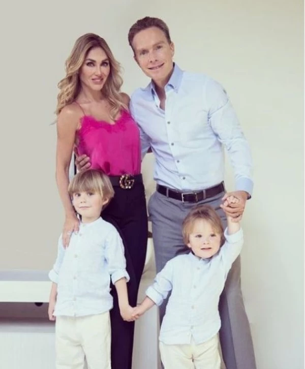 Anahí y su familia
