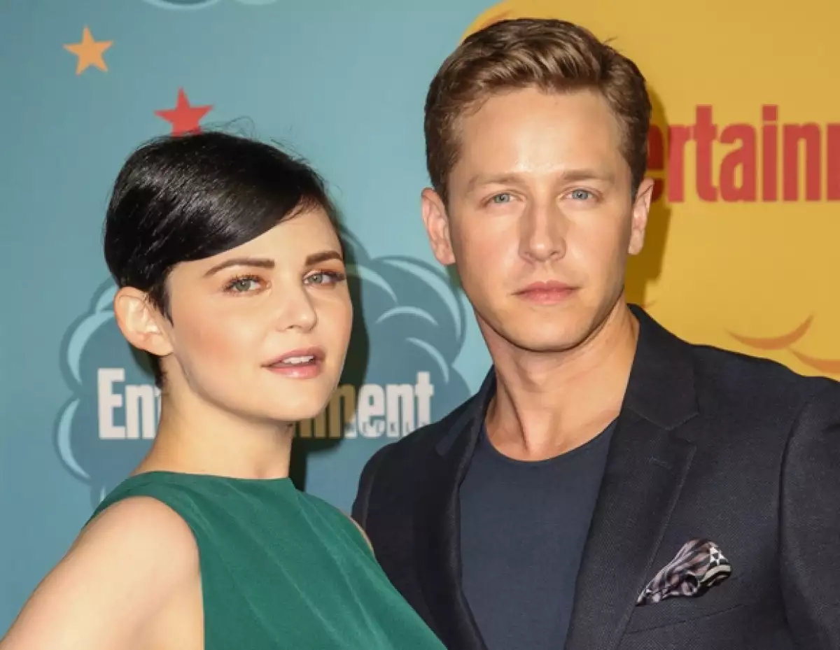 Los actores, que son pareja en la serie “Once Upon A Time”, comparten al mundo el anuncio de su boda.