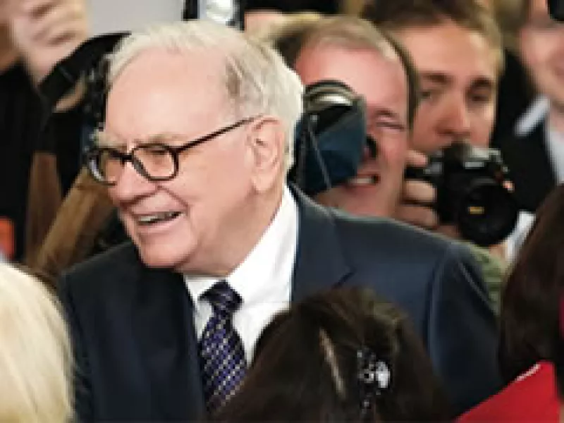 Una vez al año, todo el pueblo de Omaha se reúne para escuchar al multimillonario, su hijo pródigo. (Foto: Bloomberg News)