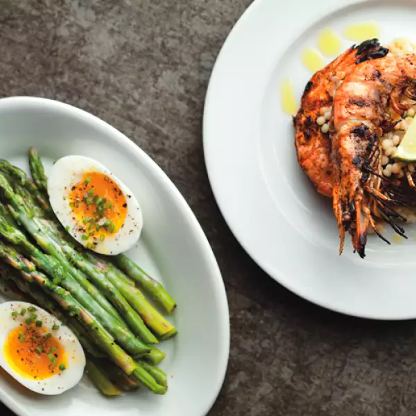 Los espárragos de Ada St 1664: Uno de los platos que reflejan mejor la cocina estacional de la chef bostoniana Zoë Schor es algo tan básico como los espárragos con aceite de trufa y dos mitades de ...