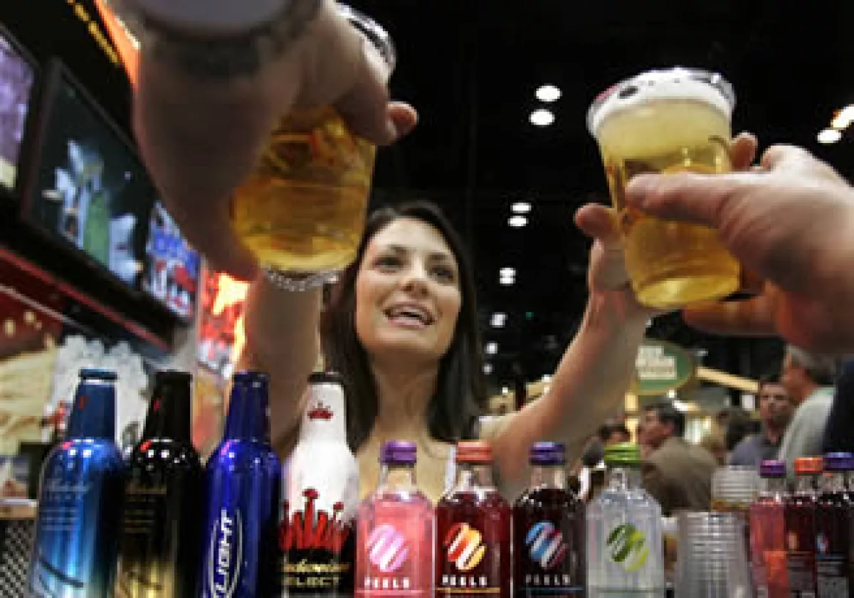 Las altas temperaturas registradas en el territorio mexicano han favorecido una mayor demanda de bebidas. (Foto: AP)