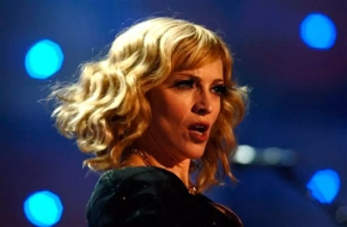 Una de las vecinas que la cantante tiene en Nueva York presentó una demanda en la que alega que pone música a todo volumen en su apartamento, molestando a los residentes cercanos.
cantant