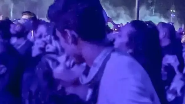 Camila Cabello y Shawn Mendes se besan