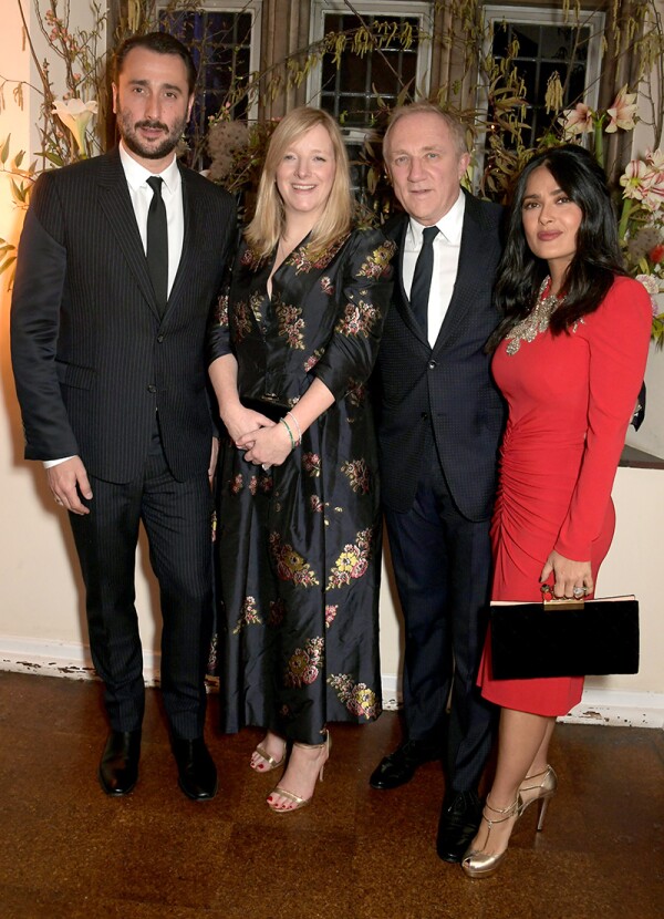 Foto: ©GettyImages 1130186790; Emmanuel Gintzburger, Sarah Burton, Francois-Henri Pinault y Salma Hayek