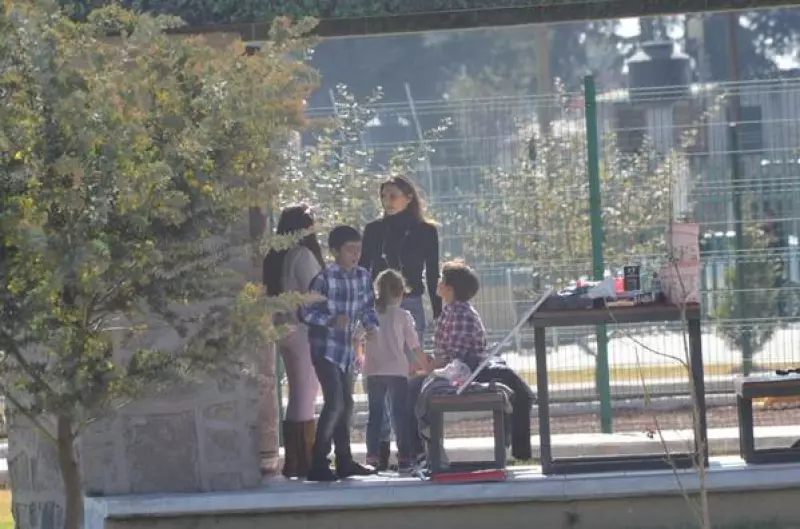 Fue este sábado que el abogado del ex gobernador del Estado de México, Arturo Montiel, confirmó que Maude Versini tendría hoy la oportunidad de ver a sus hijos en el Centro de Convivencia de Toluca.