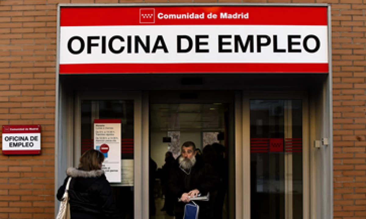 La Unión Europea indica que España debe ir más allá de su reforma laboral para aliviar el desempleo en el país. (Foto: AP)