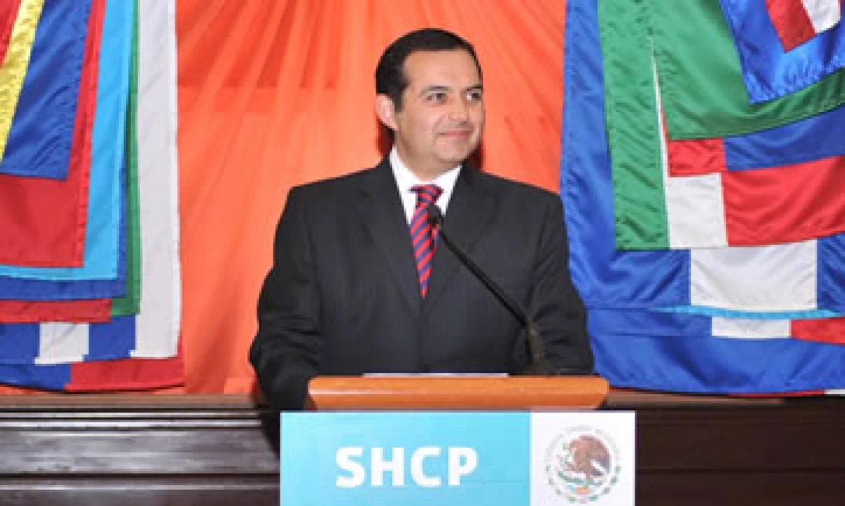 El secretario de Hacienda, Ernesto Cordero, enfrentará una fuerte oposición en el Congreso al negociar el Presupuesto de 2012. (Foto: Notimex)