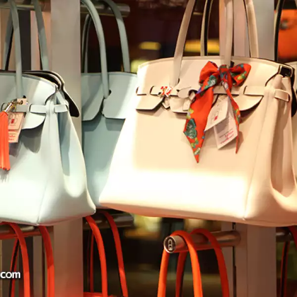 Las bolsas vienen en todos los colores.