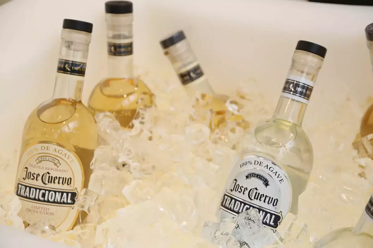 Botellas de tequila Jose Cuervo