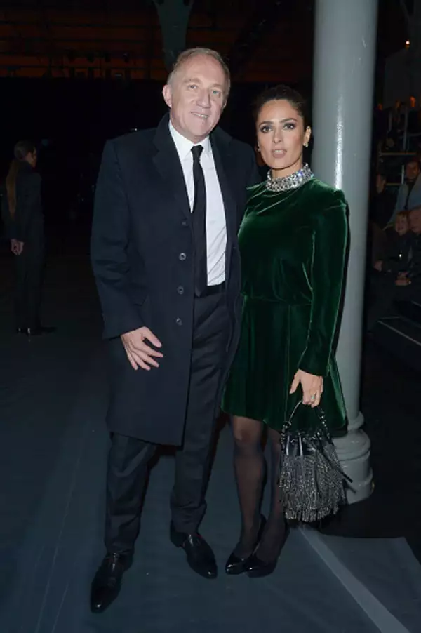La actriz mexicana acudió al desfile con su esposo Francois-Henri Pinault.