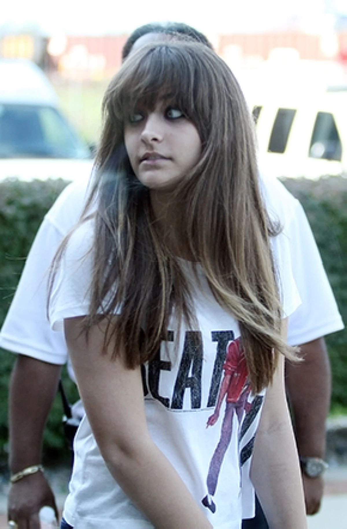 Un día como ayer 6 de junio pero de 2013 la noticia de un intento de suicido de la hija de Michael Jackson sacudió a su familia y seguidores. Tras un año en 'rehab' la adolescente muestra mejoría.