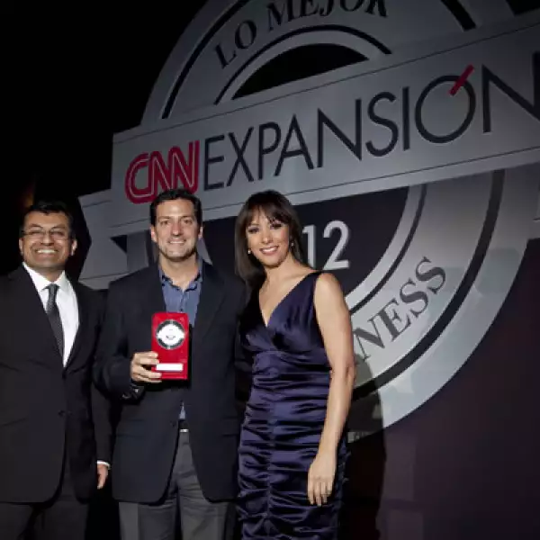 Gerardo Rojas, director general de Domino’s Pizza recibió el premio a lo Mejor del e-Business en categoría Comercio.
