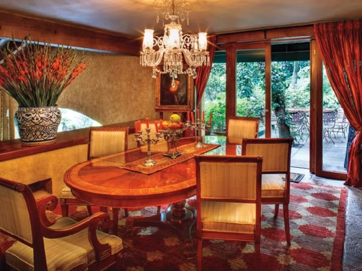 DE ETIQUETA. Solamente ocupa el comedor cuando tiene invitados, pues ella prefiere comer en la cocina.