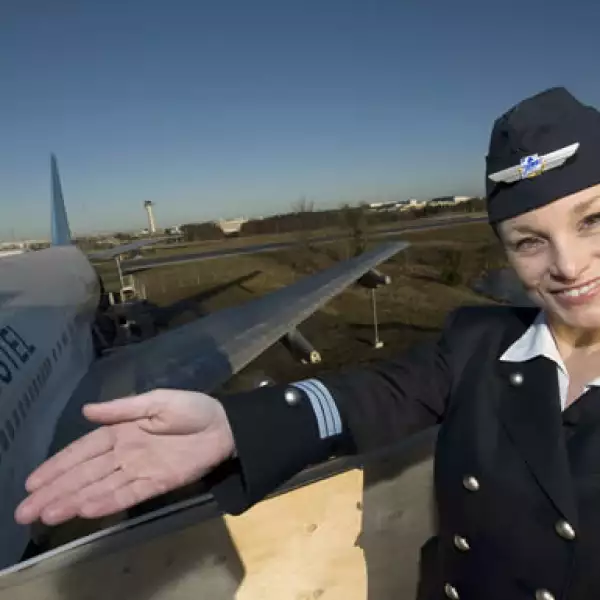 Gisela Olsson no es una sobrecargo, es el gerente del avión.