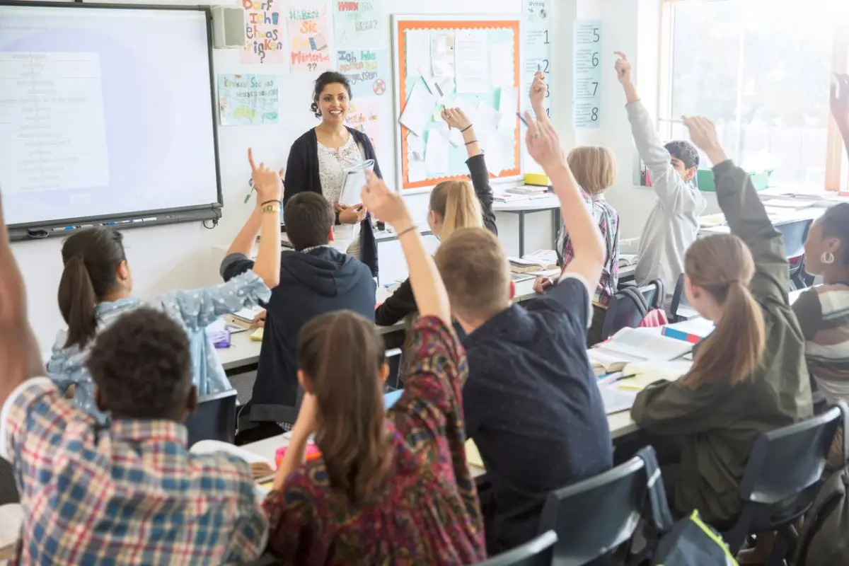 Más educación, una apuesta ante la complejidad del mundo contemporáneo