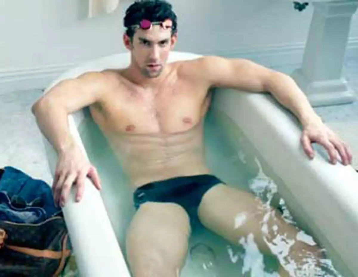 Circuló una imagen del medallista en una tina de baño que supuestamente formaba parte de la nueva campaña de Vuitton. Fue un engaño, sin embargo, sí será parte de la nueva campaña.