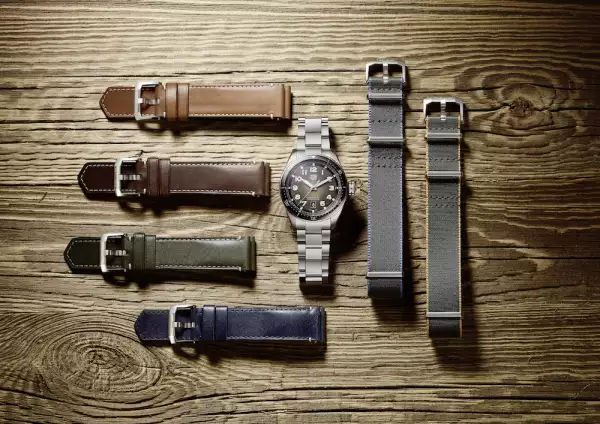 AUTAVIA with straps & bracelets HD.jpg