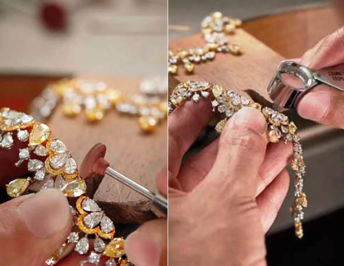 Todas las piezas nacen a partir de una moldura en cera, y toda gema es inspeccionada para medir su calidad y perfección.