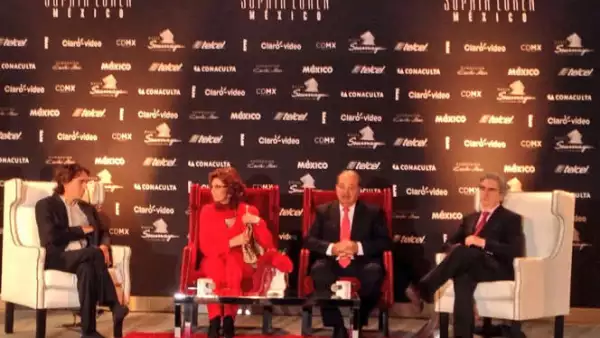 La dos veces ganadora del Oscar estuvo acompañada por su hijo Carlo Ponti, Carlos Slim, y el titular de CONACULTA, Rafael Tovar y de Teresa