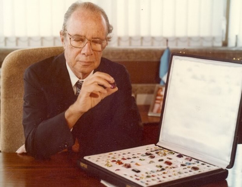 Hans Stern elevó el valor de gemas como el tomacio imperial y la turmalina.