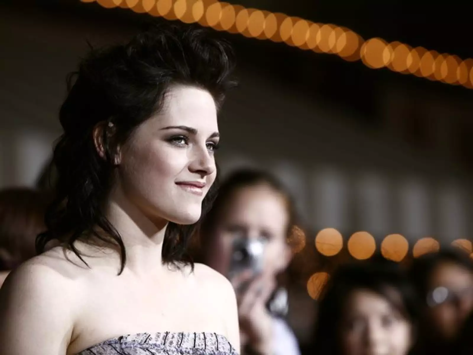 Ha declarado que le encantaría vivir en Australia, y estudiar en la Universidad de Sidney.