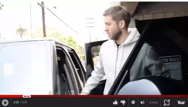 Calvin fue abordado por los paparazzi a la salida del gimnasio.