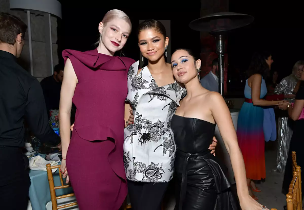 Hunter Schafer, Zendaya y Alexa Demie (Getty Images)
