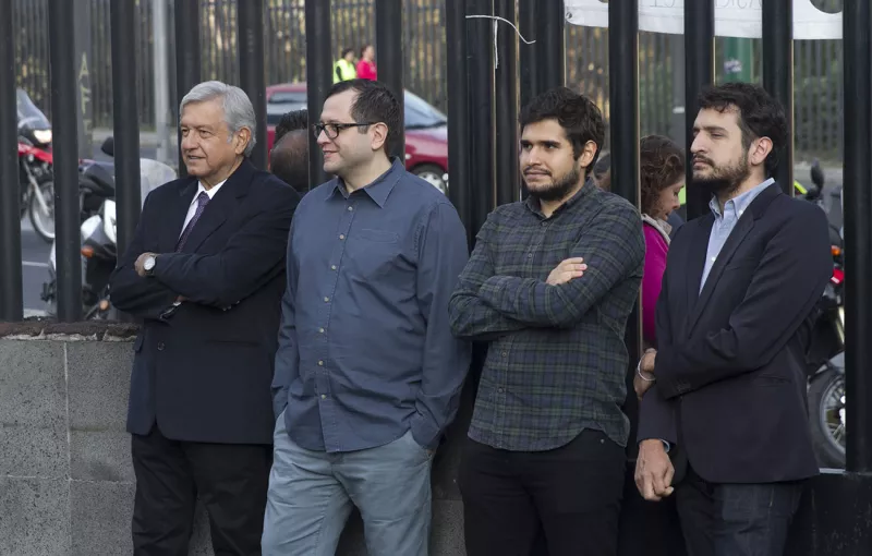 López Obrador y su hijos mayores
