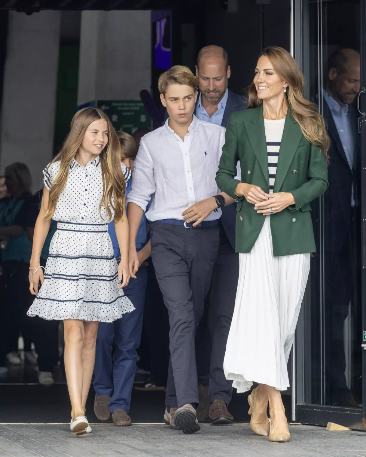 El príncipe William y Kate Middleton en una salida familiar con sus hijos George, Charlotte y Louis en los Juegos de la Commonwealth en Glasgow