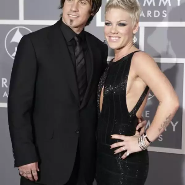Pink y Carey Hart se divorciaron hace un par de años, pero una vez más están juntos. Él la acompañó a los últimos Grammy y ella ha confesado que en sus letras había mensajes en contra de Carey que `hoy son chistosos´.