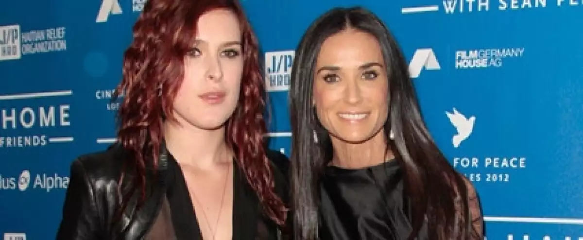 Rumer y Demi salieron de fiesta como dos grandes amigas.