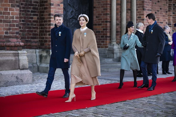 Queen Margaret's surprise party for her 50 years on the throne 19 She was accompanied by Federico and Mary, crown princes.