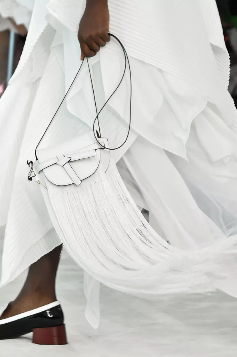 Loewe : Runway - Paris Fashion Week - Womenswear Spring Summer 2020